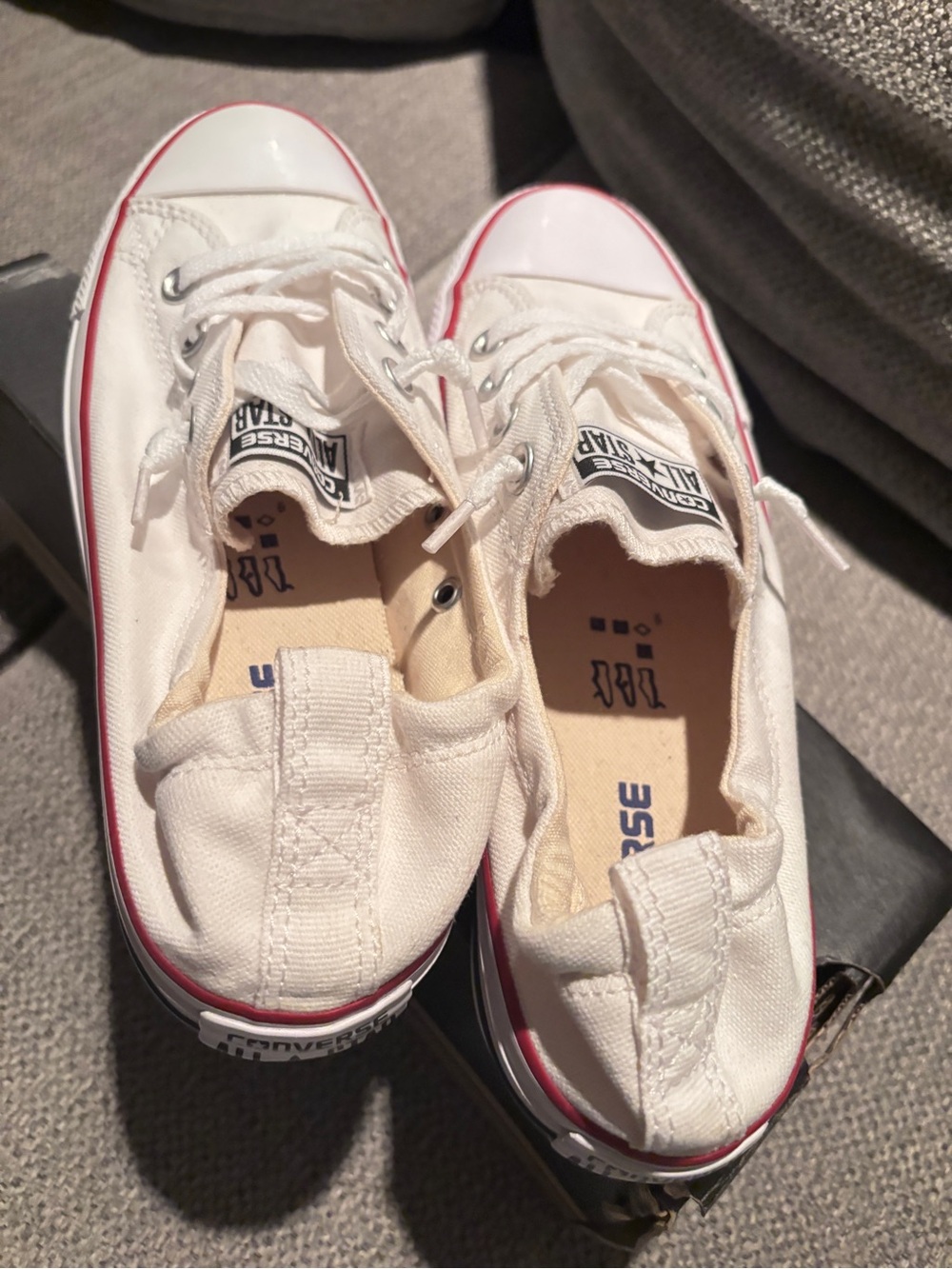 Women’s Converse scrunch back Low Top Sneakers - Picture 2 of 4
